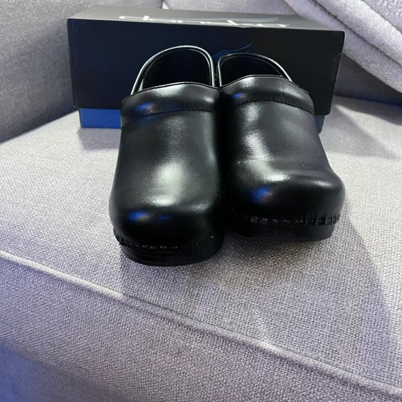 Women's Dansko Clogs, 37 (US 6.5 -7) Black - Picture 2 of 7